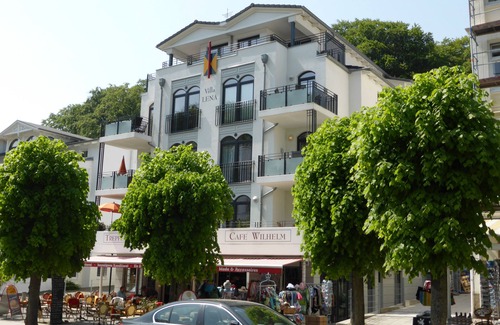 Sellin Apartment | Luxury apartment with 2 bedrooms, large balcony - only 200m to the sea