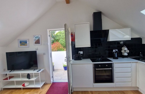 Maenporth Apartment | Luxury Apartment with Seaview Terrace: Modern Living, Parking & EV Charging.