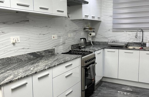 Mallam Apartment | Luxury Apartment with Pool, McCarthy hill