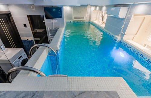 Pechers'kyi District Apartment | Luxury Apartment with Pool and Hammam