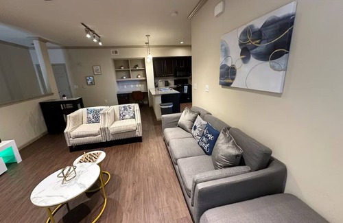 George Bush Park/Eldridge Apartment | Luxury apartment with private garage