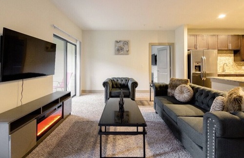Barker Apartment | Luxury apartment with updated appliances