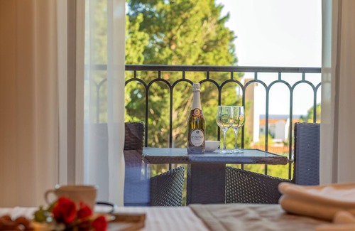 Kaluđerac Apartment | Luxury Apartments Queen - Triple Studio with Pool