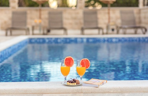 Kaluđerac Apartment | Luxury Apartments Queen - Triple Studio with Pool