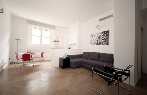 Porta Nuova Apartment | Luxury appartment in Montenapoleone (120 sqm) with parking in the building