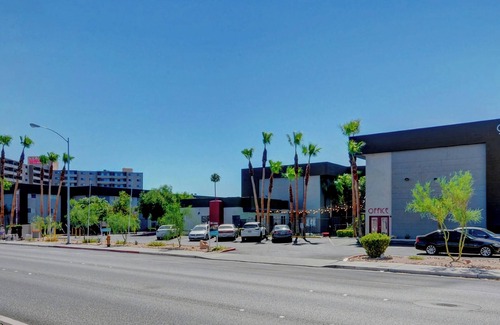 Las Vegas Apartment | Luxury Apt- 1 mile from Strip