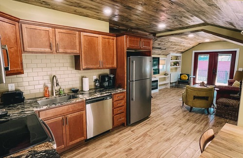 Saratoga Springs Apartment | Luxury Apt, 5 Mins From Track/Skidmore/Downtown