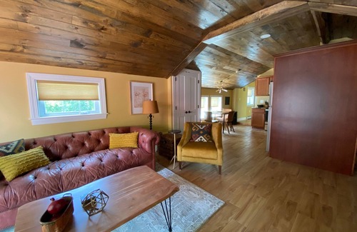 Saratoga Springs Apartment | Luxury Apt, 5 Mins From Track/Skidmore/Downtown