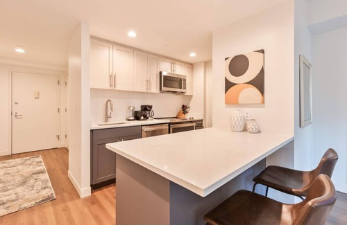 East Cambridge Apartment | Luxury Apt Near Kendall Square with Courtyard