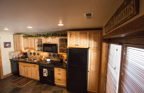 Vista Point Apartment | Luxury Apt, Private Hot Tub, Couples Retreat