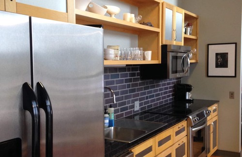 Fayetteville Condo | Luxury Art Filled Condo on Dickson St. with Unbelievable Views of Fayetteville