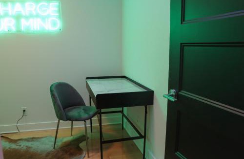 Pointe-Saint-Charles Apartment | Luxury Artist Condo In Montreal