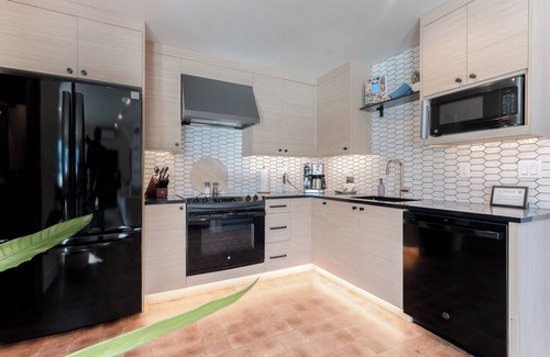 Wapato Point Condo | Luxury at the Lake- Yacinde F5