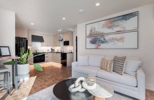 Wapato Point Condo | Luxury at the Lake- Yacinde F5
