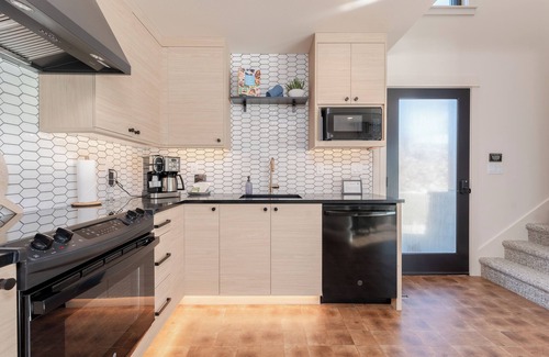 Wapato Point Condo | Luxury at the Lake- Yacinde F5