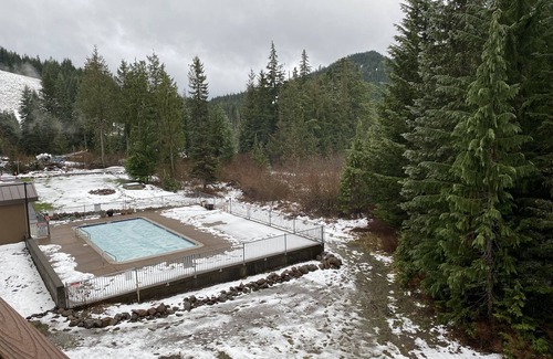 Government Camp Condo | Luxury at the mountain! Amazing location just steps to the slopes and town!
