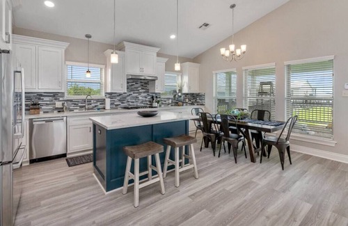 Hackberry House | Luxury at the Water