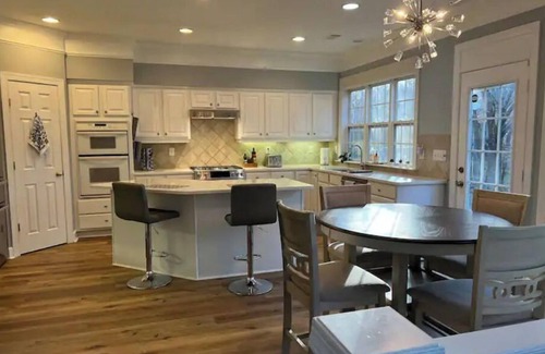Smyrna House | Luxury Atlanta Home walk to Battery Braves Stadium