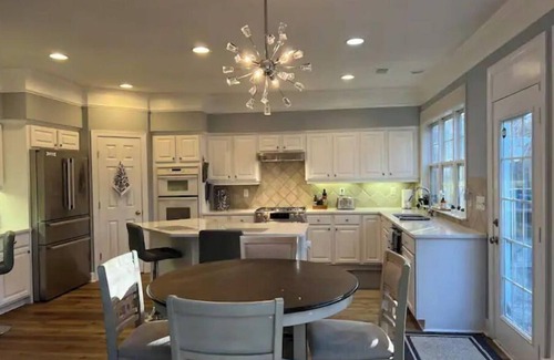 Smyrna House | Luxury Atlanta Home walk to Battery Braves Stadium