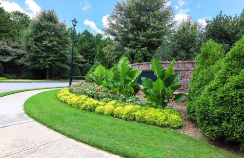 Lilburn House | Luxury Atlanta Home with King Bed and Yard