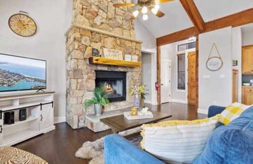 Leander Cabin | Luxury Awaits At The Wooded Bliss Cabin of Lake Travis