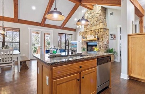 Leander Cabin | Luxury Awaits At The Wooded Bliss Cabin of Lake Travis
