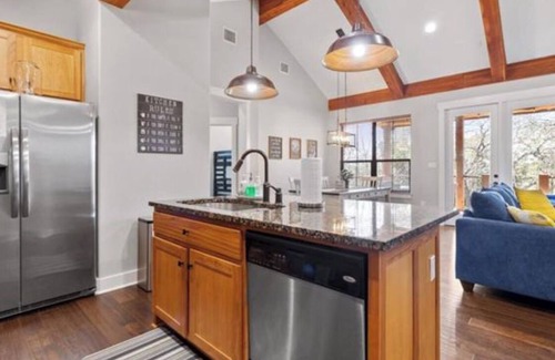 Leander Cabin | Luxury Awaits At The Wooded Bliss Cabin of Lake Travis