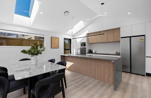 Kawarau Falls House | Luxury Away - Remarkable Retreat-Free Parking-BBQ