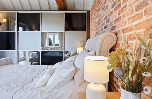 Gotham Cottage | Luxury barn conversion with hot tub (sleeps 10)