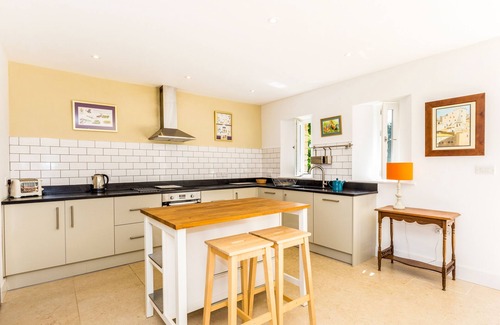 Witney House | Luxury barn conversion on rural Cotswolds farm with swimming pond
