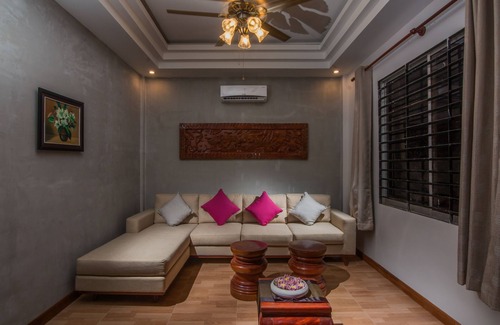 Siem Reap House | Luxury bass floor villa with 3 bedroom