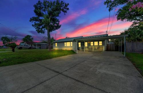 Lynn Haven House | Luxury Bathroom Home with Game Room 25 Mins to PCB