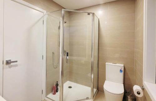 Army Bay Villa | Luxury Bay Vacation Home 5 Ensuites & Pool