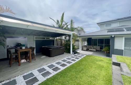 Catherine Hill Bay House | LUXURY BEACH HOUSE - WALK TO BEACH
