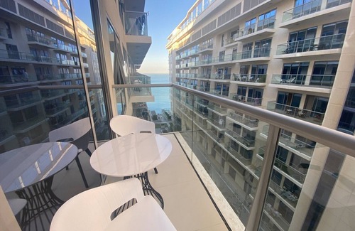 Ras Al Khaimah Apartment | Luxury Beach apartment Sea Island Vacation UAE Dubai 4 Guests Comfortable Home
