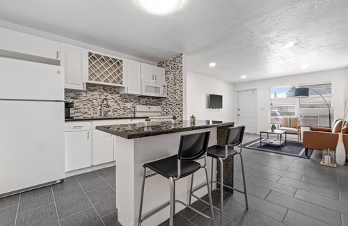 Palm Beach - West Palm Beach House | Luxury Beach Condo Getaway with fast Wifi