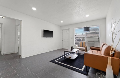 Palm Beach - West Palm Beach House | Luxury Beach Condo Getaway with fast Wifi