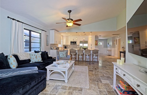 Naples Park House | Luxury Beach Cottage -Naples (new heated pool and hot tub) short walk to Beach