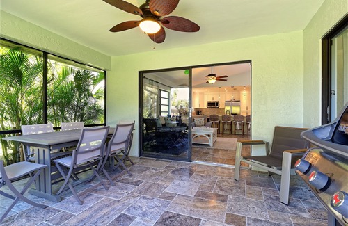 Naples Park House | Luxury Beach Cottage -Naples (new heated pool and hot tub) short walk to Beach
