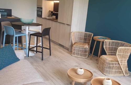 Le Lavandou Apartment | Luxury Beach Front BLUE Apartment ST CLAIR BEACH