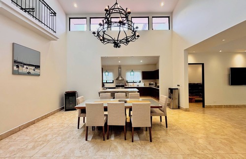 Playa Blanca House | Luxury beach home Rivera del Mar in Buenaventura