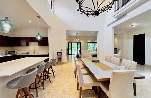 Playa Blanca House | Luxury beach home Rivera del Mar in Buenaventura
