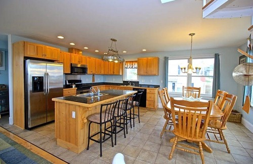Easton's Point House | Luxury Beach House, Easton Point. Ocean Views, 2 Master BRs, Walk to Everything