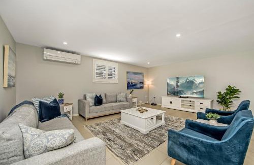 Shelly Beach House | Luxury Beach House - Heated Private Pool & Heated Spa - Fire Pitt - Walk to Beach & Golf
