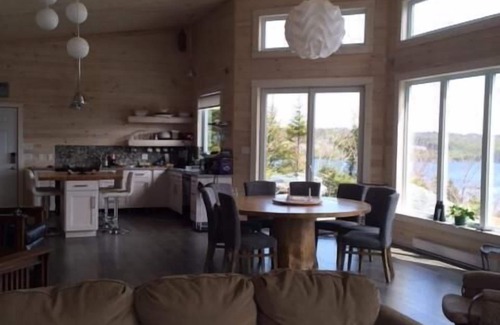 Clam Bay Cottage | Luxury Beach House. Hot tub, Infrared Sauna, Massage Chair & Propane fireplace