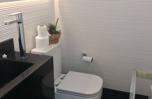 Joao Fernandes House | Luxury beach house in ferradura, 4 bedrooms, 2 suites, condominium, swimming pools.