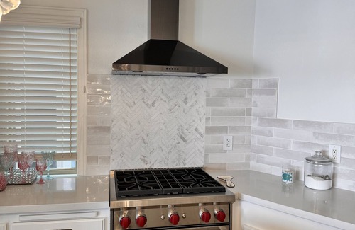 Oceanside House | Luxury Beach House Sleeps 8 sandy private beach 4 Bath 2 Kitchens Garage & More