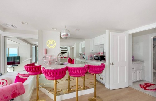Oceanside House | Luxury Beach House Sleeps 8 sandy private beach 4 Bath 2 Kitchens Garage & More