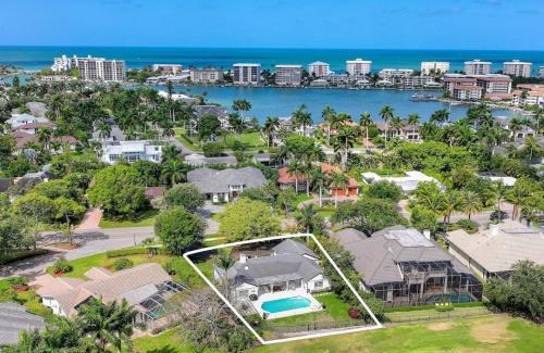 Moorings House | Luxury Beach House with a View