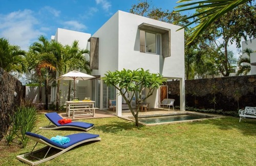 Roches Noires Villa | Luxury Beach Villa Fully Equipped & Serviced